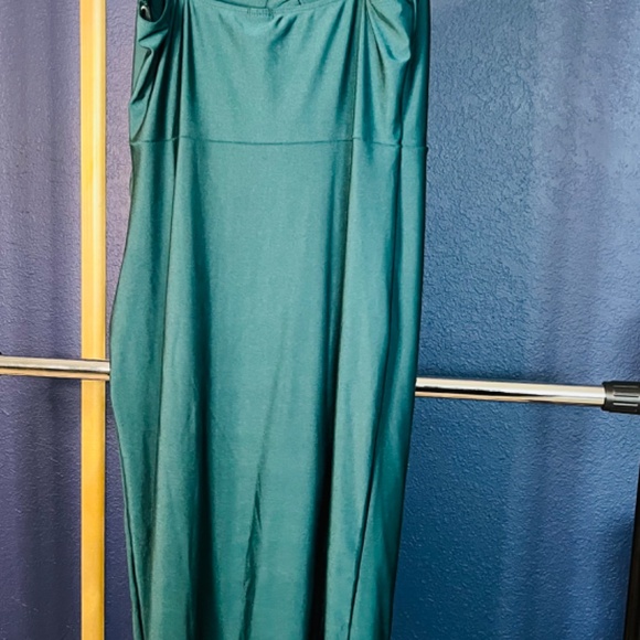 Emerald Dress - Picture 3 of 4